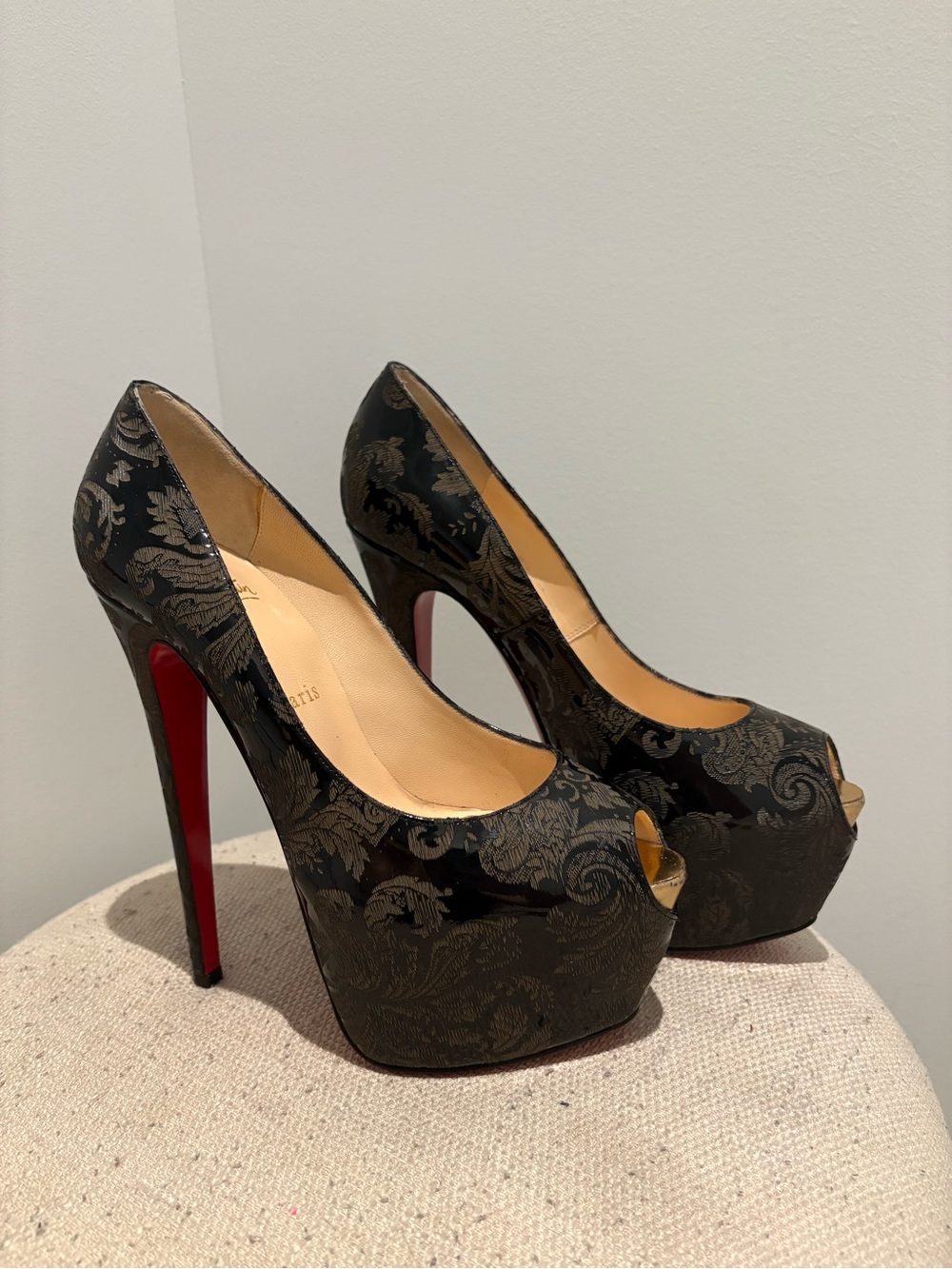 Christian Louboutin Black Patent Arabesque Highness Peep-Toe Pumps Size 39